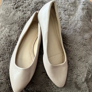 A NEW DAY NUDE POINTY TOE FLATS SIZE 8